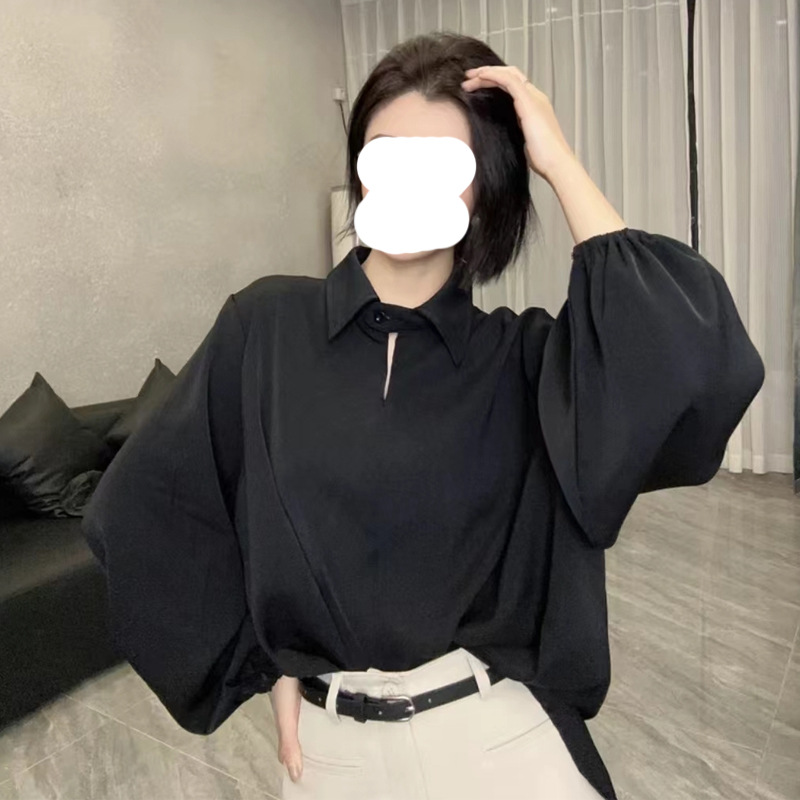 黒シャツ ふんわり袖切り替えデザインシャツ