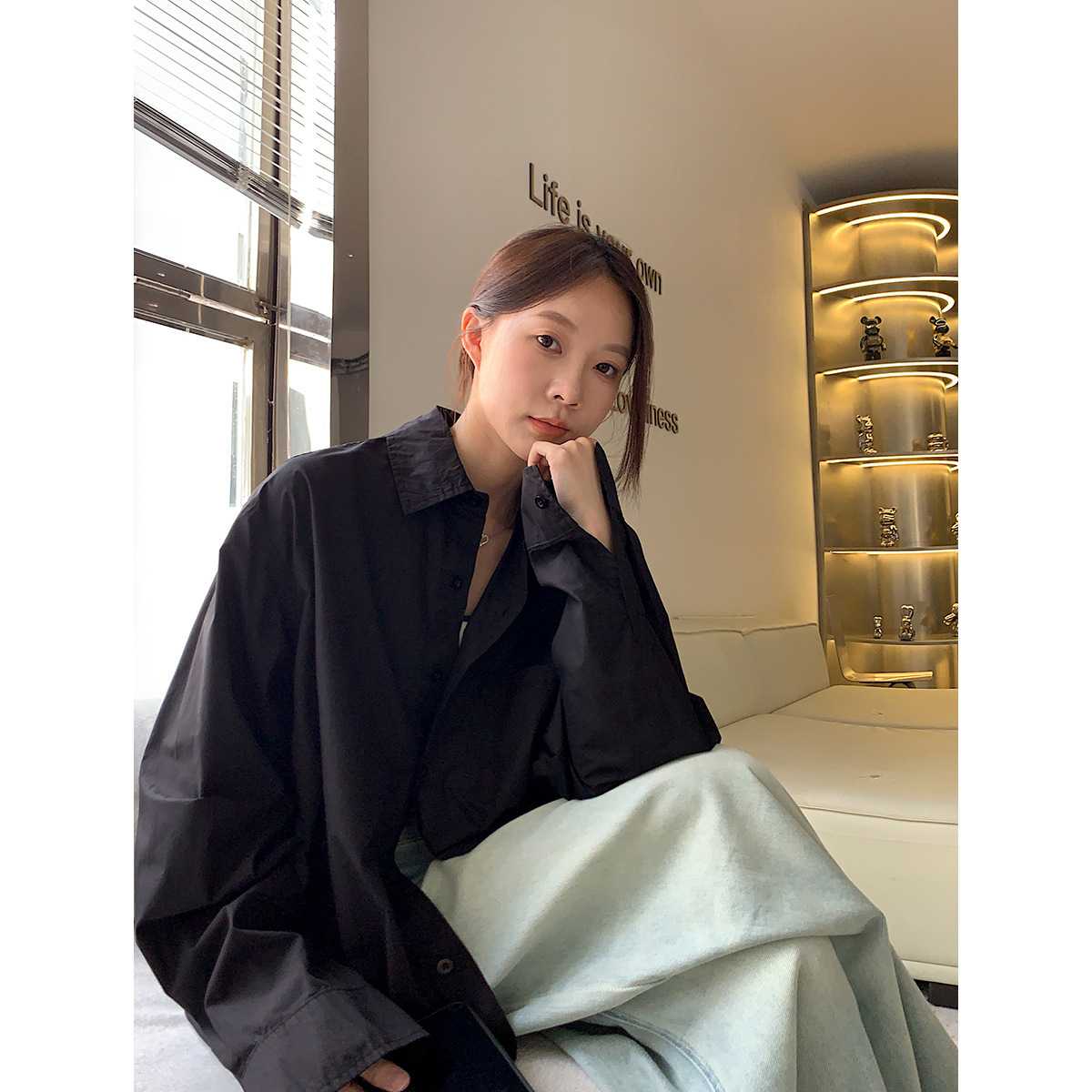 黒シャツ ゆったりカジュアルバルーンシャツ