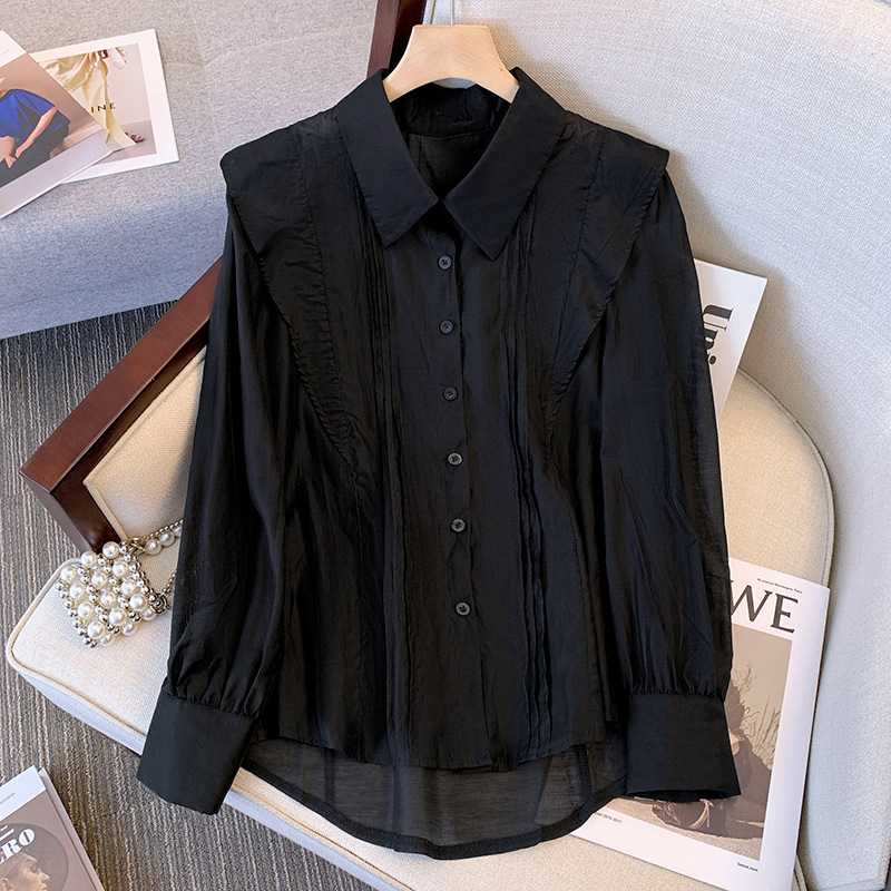 黒シャツ プリーツデザイン釦付きシャツ