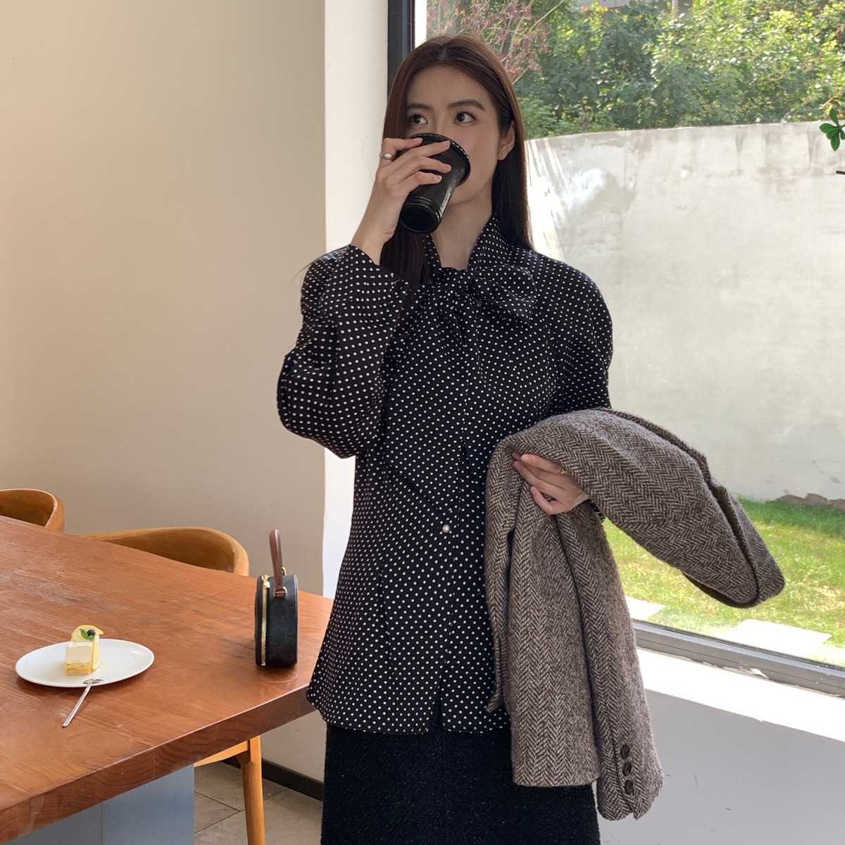 黒シャツ 水玉リボンデザイン長袖ブラウス