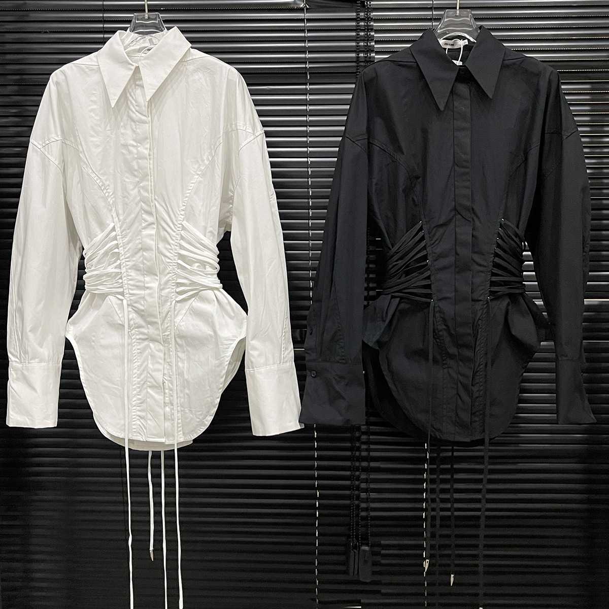 黒シャツ ギャザー襟シャーリングデザインシャツ