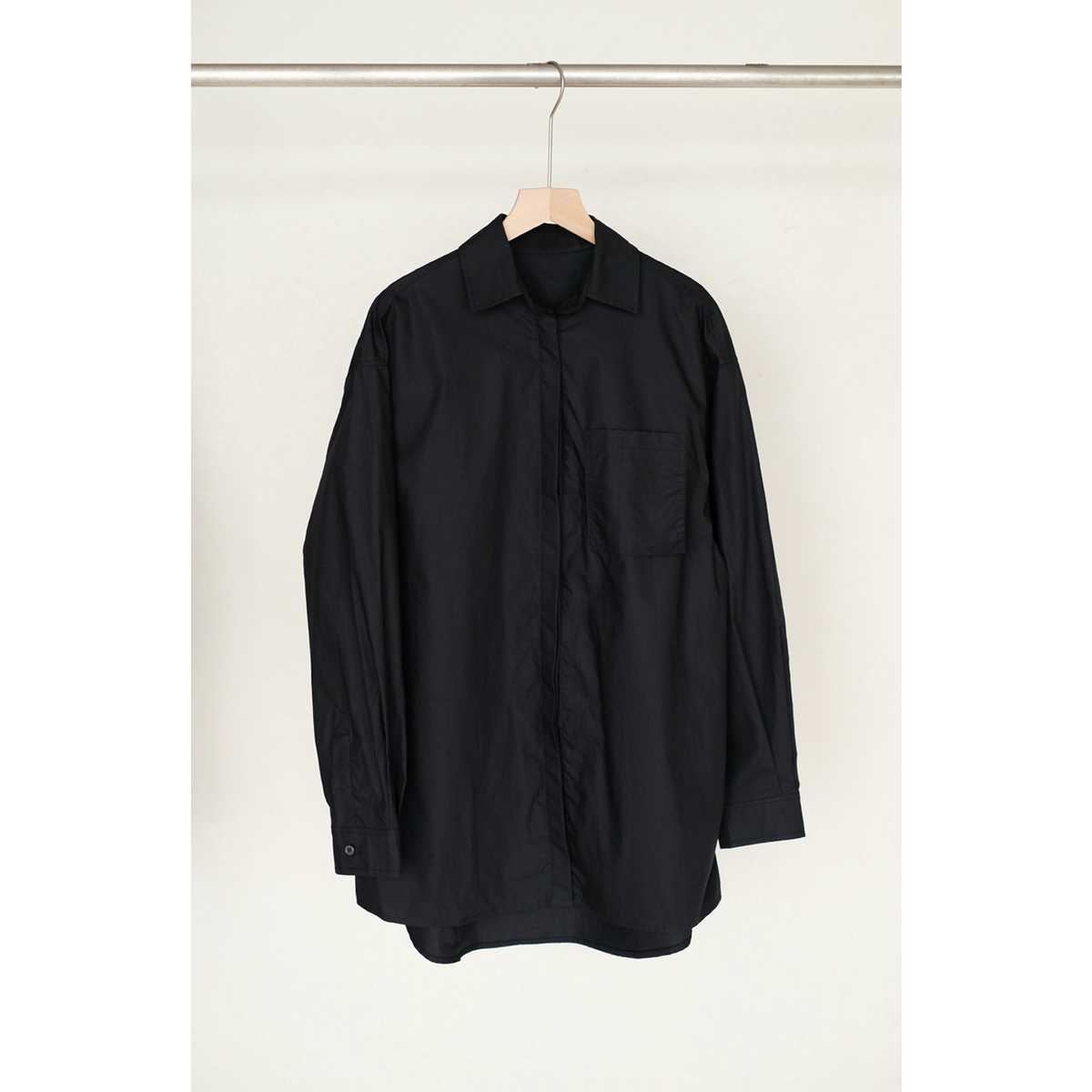 黒シャツ オーバーサイズ ベーシックシャツ