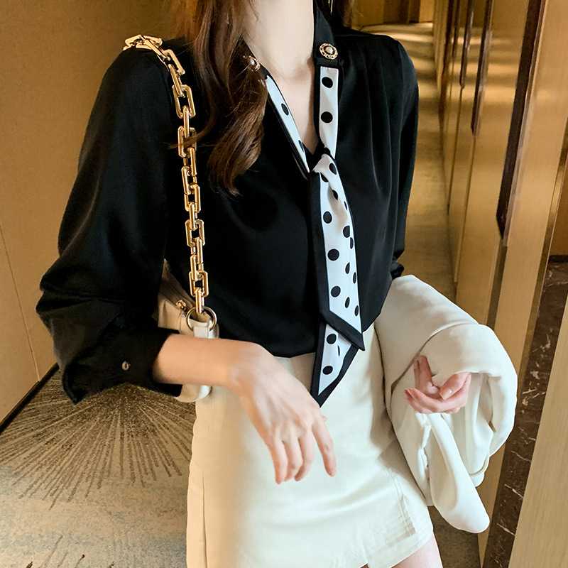 黒シャツ 水玉柄ネクタイ付き優美シャツ