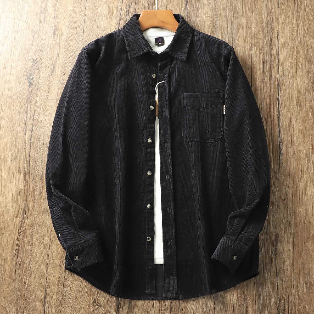 黒シャツ コーデュロイ素材のワークシャツ