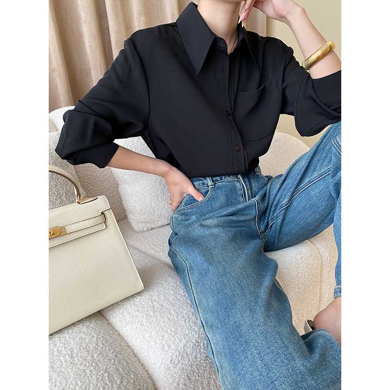 黒シャツ しなやかドレープ襟シャツ