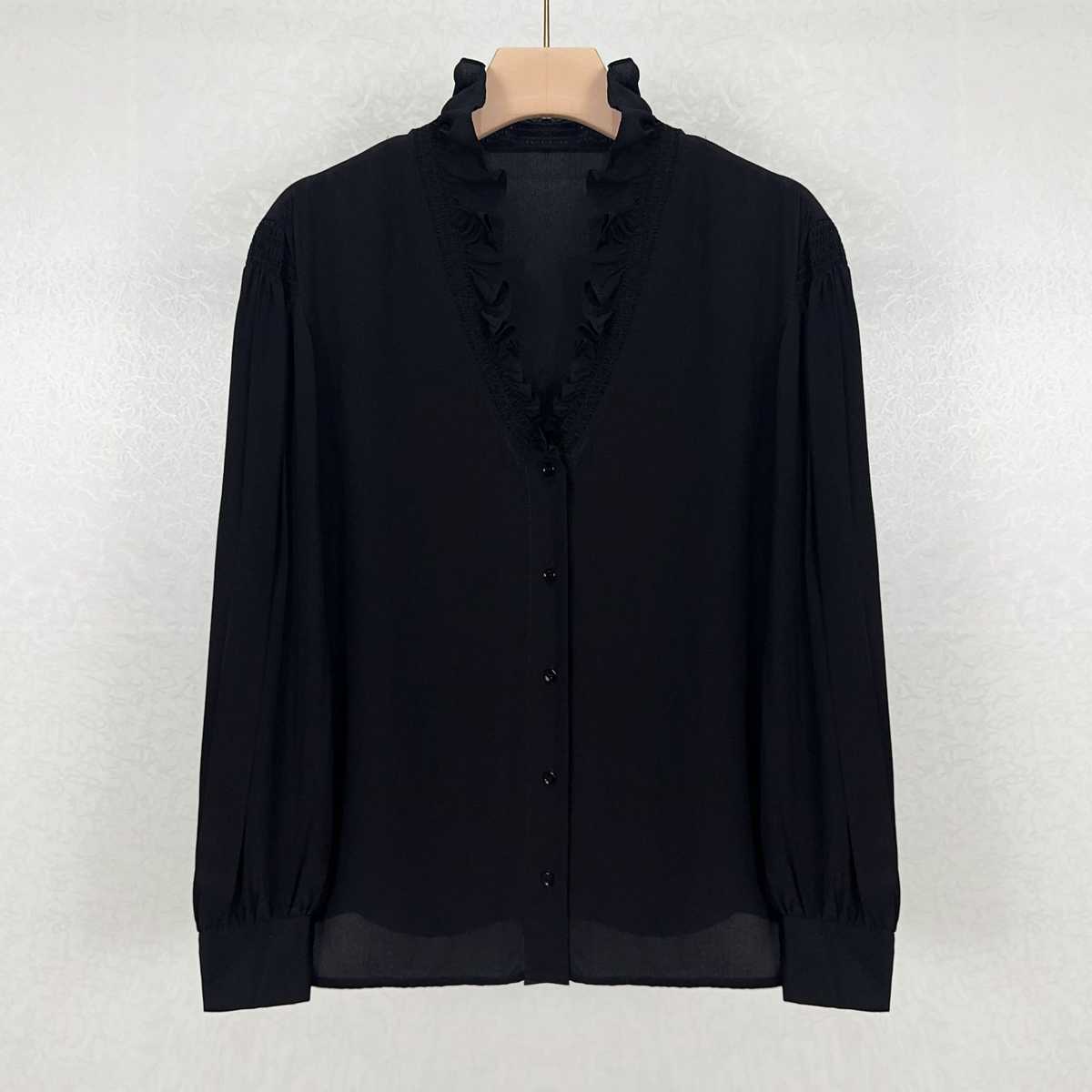 黒シャツ フリル襟デザインブラウス