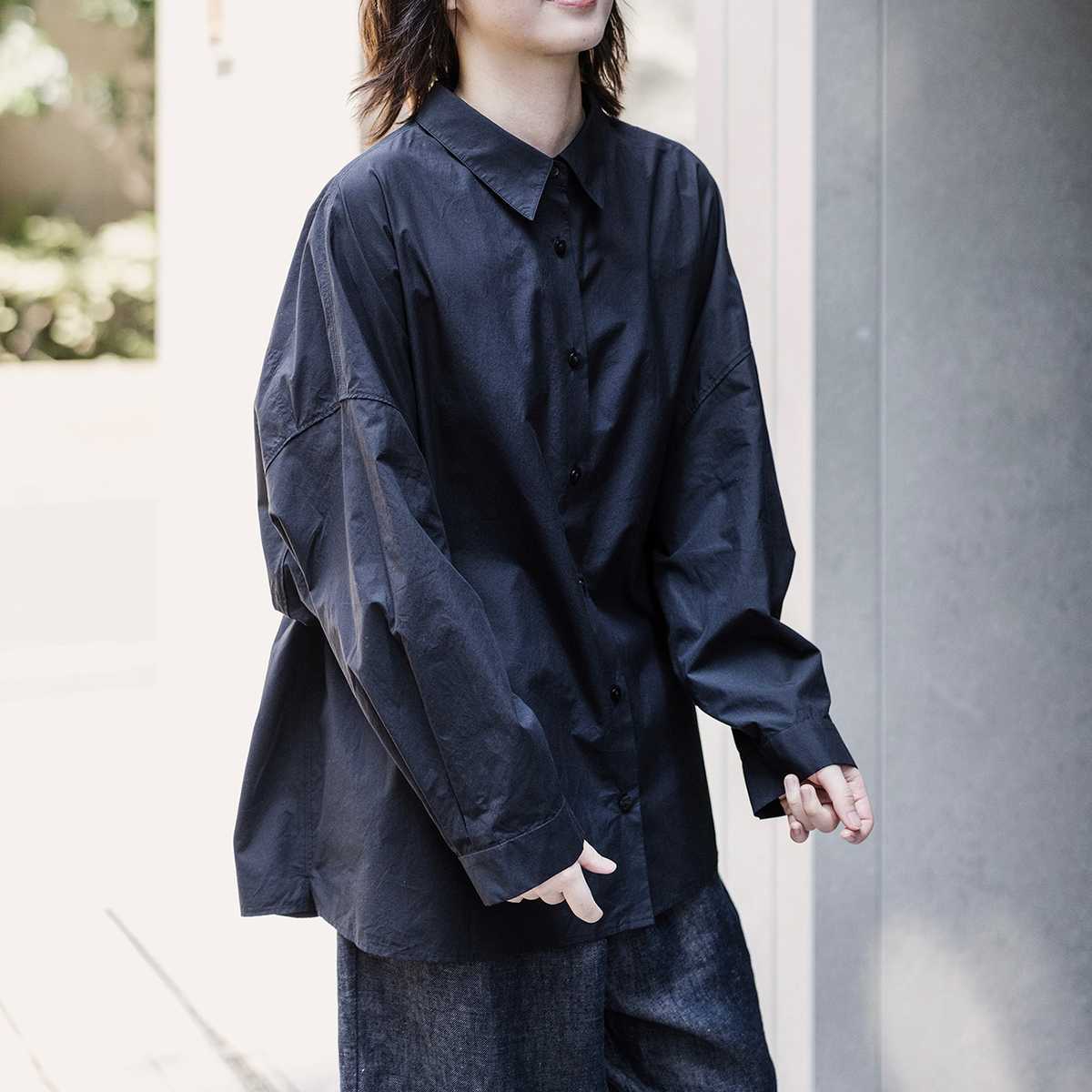 黒シャツ ゆったりドロップショルダーデザインシャツ