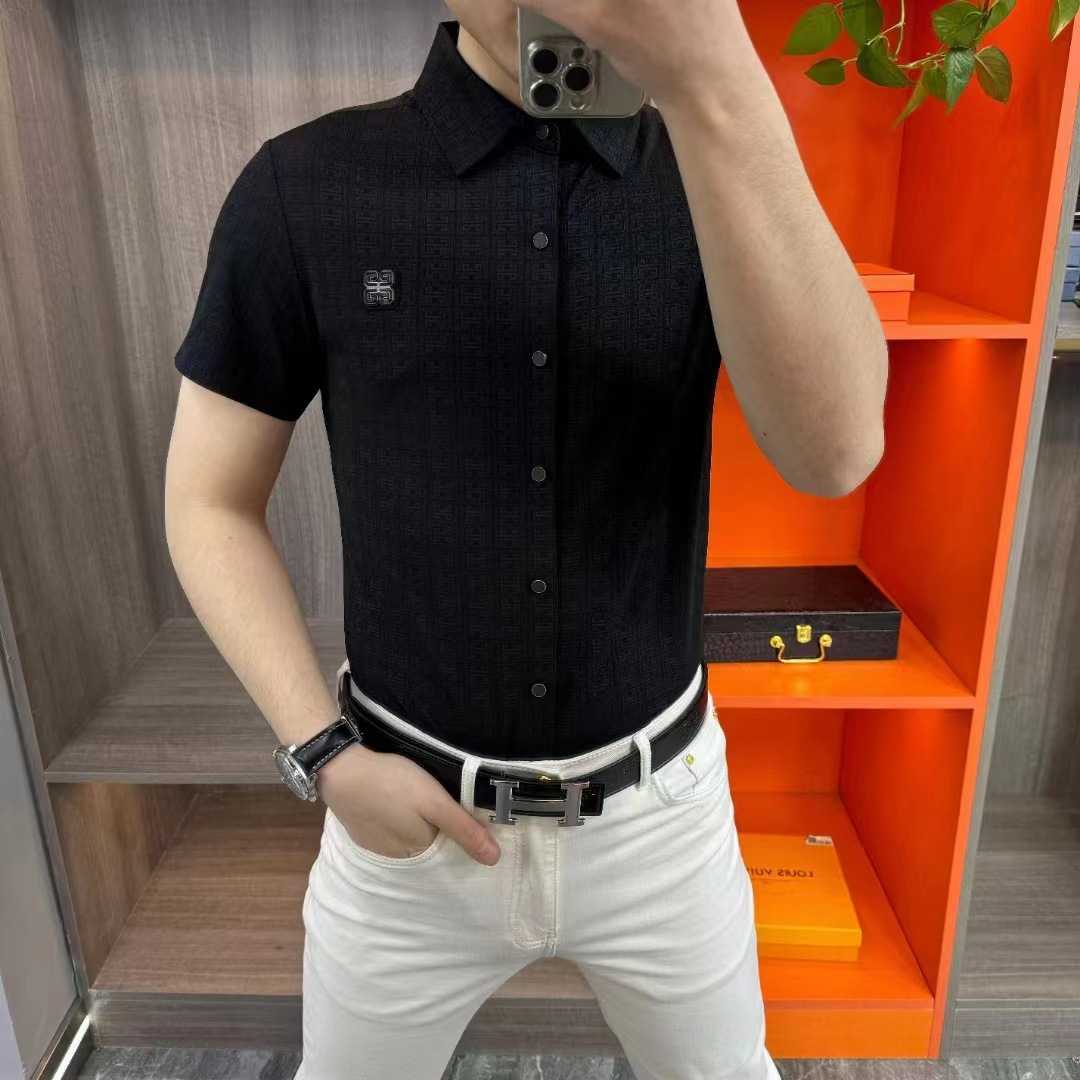 黒シャツ 高級感漂う幾何学模様半袖シャツ