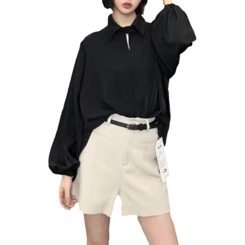 黒シャツ ふんわり袖切り替えデザインシャツ