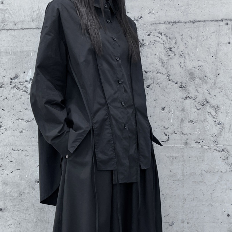 黒シャツ アシンメトリープリーツシャツ