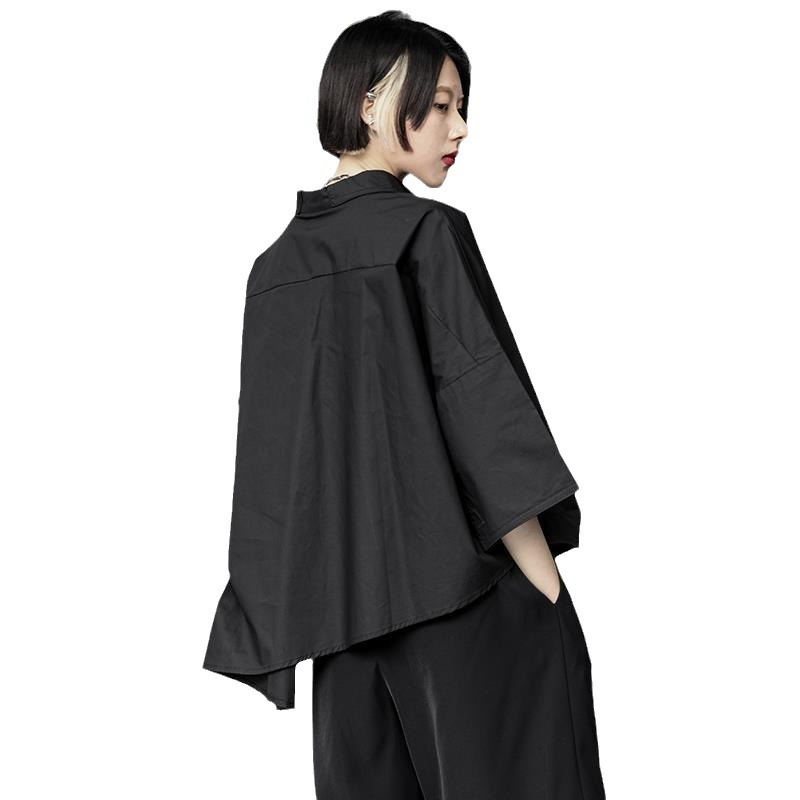 黒シャツ ゆったりシルエット変形袖シャツ