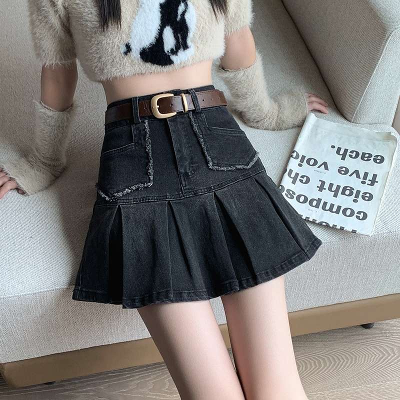 黒コーデ デニムプリーツミニスカート