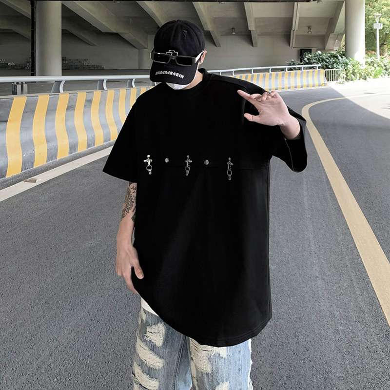 黒コーデ アバンギャルドクロスデザインTシャツ