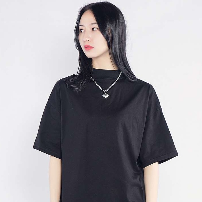 黒コーデ オーバーサイズ シンプル ブラックTシャツ