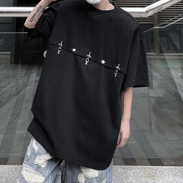 黒コーデ アバンギャルドクロスデザインTシャツ