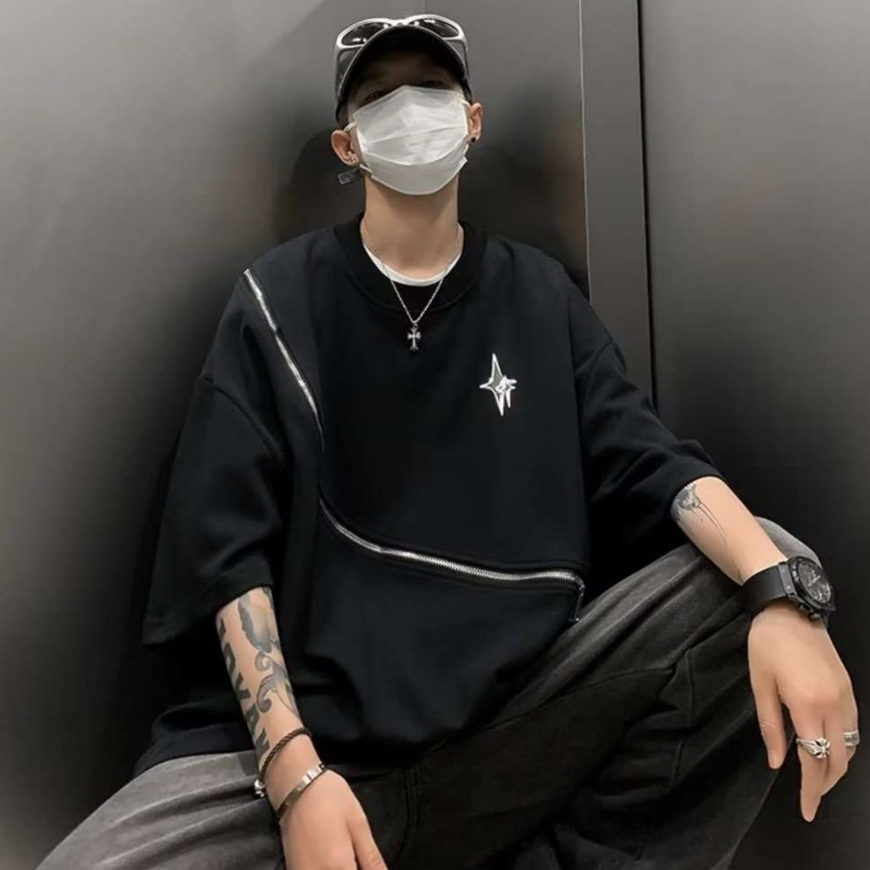 黒コーデ ジップライン ストリートゴシックTシャツ