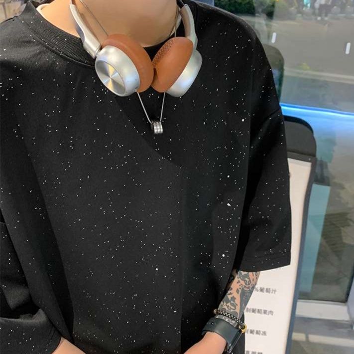 黒コーデ 星空キラめくオーバーサイズTシャツ