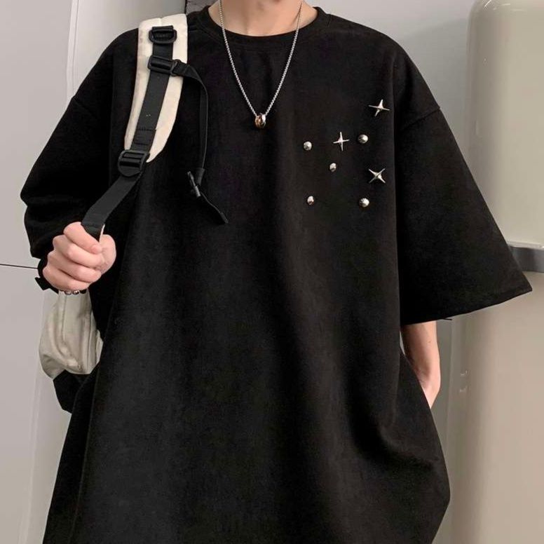黒コーデ 星空モチーフオーバーサイズTシャツ