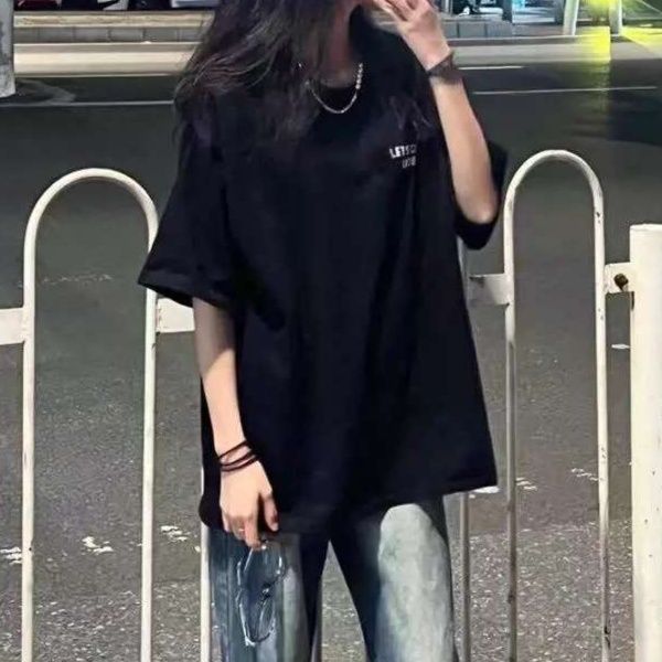 黒コーデ レッツキルエモ ストリートTシャツ