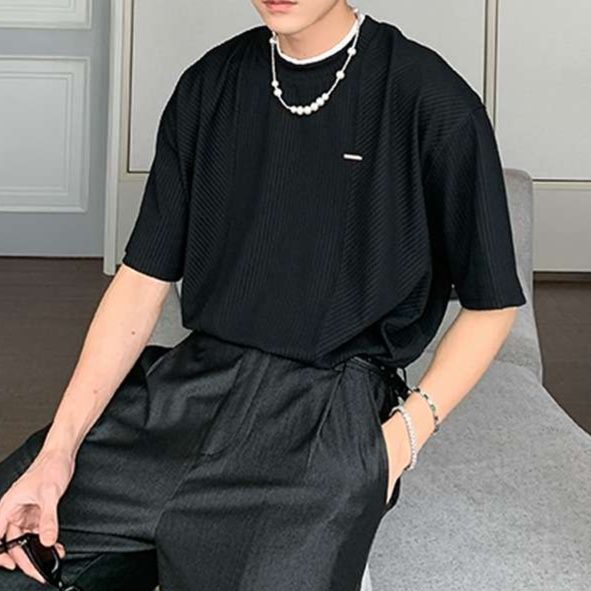 黒コーデ モードスタイル オーバーサイズTシャツ