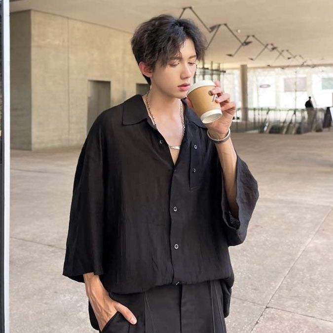 黒コーデ オーバーサイズシックブラックシャツ