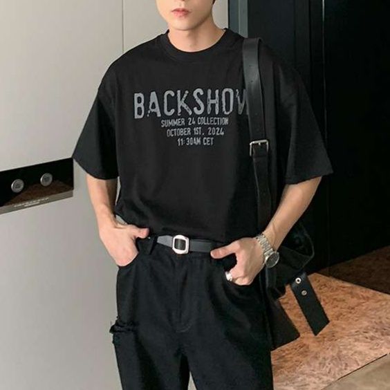 黒コーデ バックショウ オーバーサイズ Tシャツ