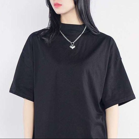 黒コーデ オーバーサイズ シンプル ブラックTシャツ