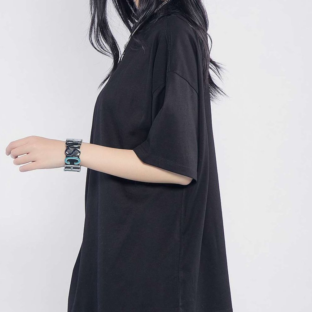 黒コーデ オーバーサイズ シンプル ブラックTシャツ