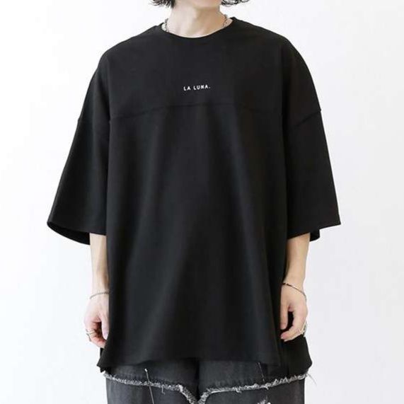 黒コーデ 月の満ち欠けモチーフオーバーサイズTシャツ
