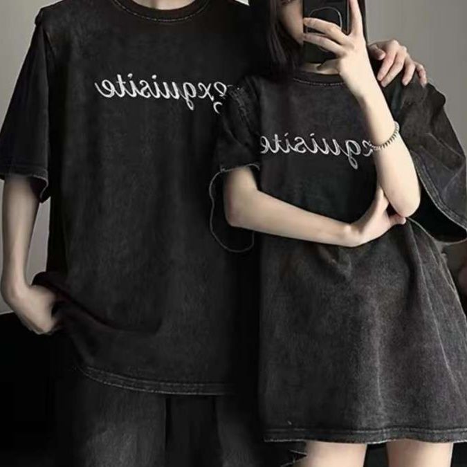 黒コーデ エクスクワイジット ストリート ブラックTシャツ