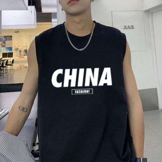 黒コーデ 中国ファッションタンクトップ