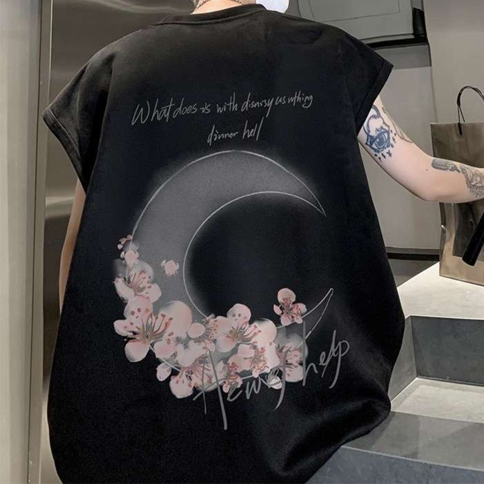 黒コーデ 月夜の桜 詩的バックプリントTシャツ