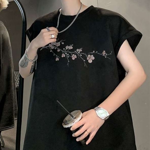黒コーデ 月夜の桜 詩的バックプリントTシャツ