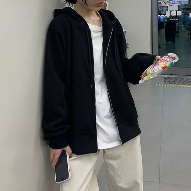 黒コーデ オーバーサイズジップアップパーカー