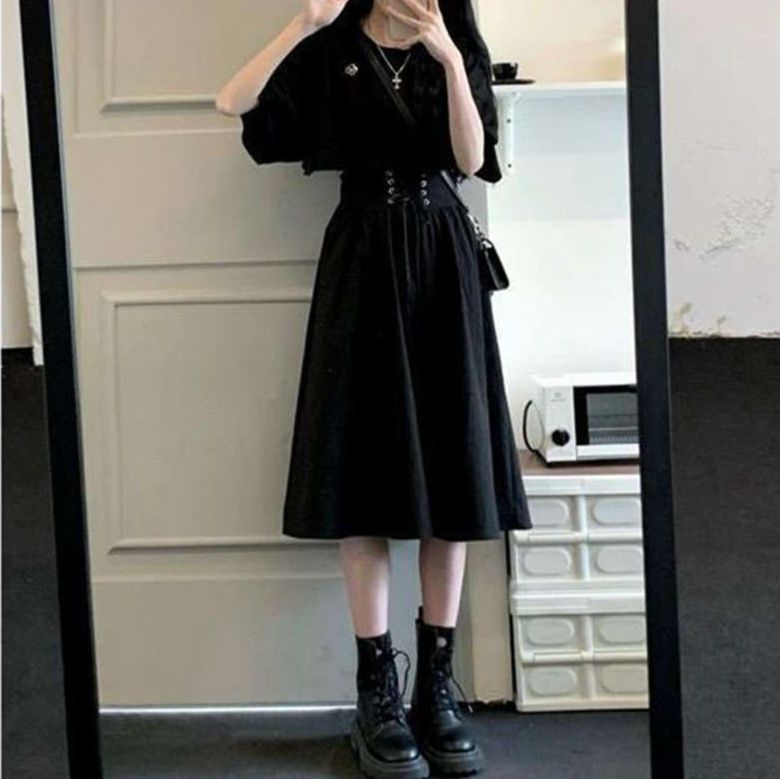 黒コーデ ゴシック風コルセットスカート