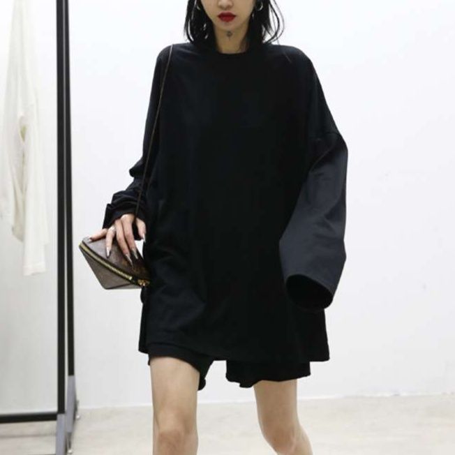 黒コーデ オーバーサイズロングスリーブカットソー