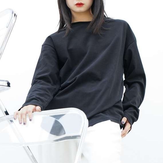 黒コーデ シンプルロングスリーブカットソー