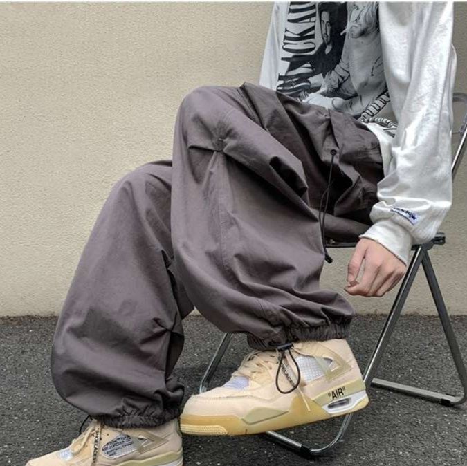 黒コーデ ルーズフィットカーゴパンツ