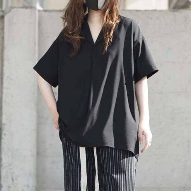黒コーデ オーバーサイズ半袖カットソー