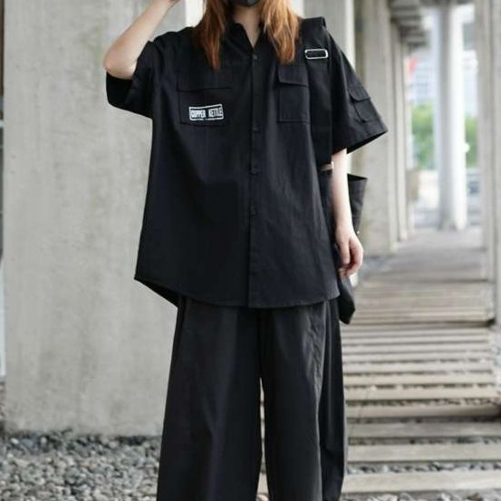 黒コーデ オーバーサイズ ワークシャツ