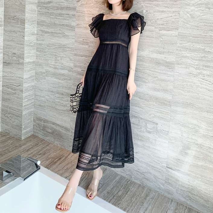 黒コーデ ラッフルスリーブ シアーレースワンピース