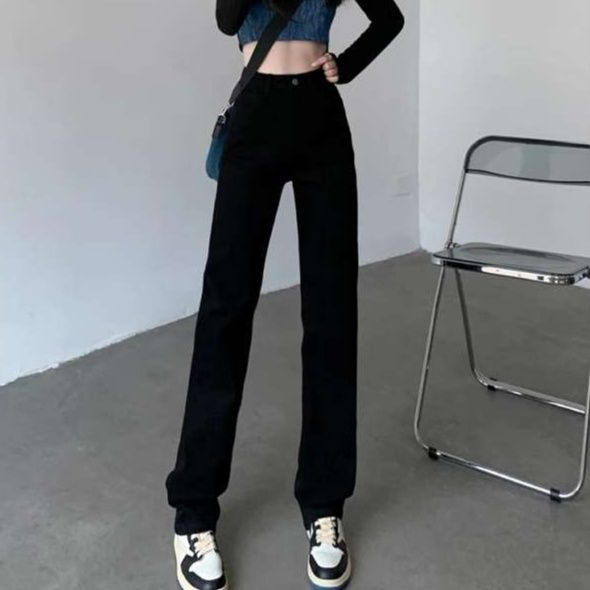 黒コーデ ハイウエストストレートパンツ
