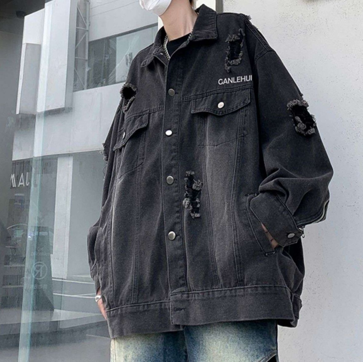 黒コーデ ダメージ加工オーバーサイズデニムジャケット
