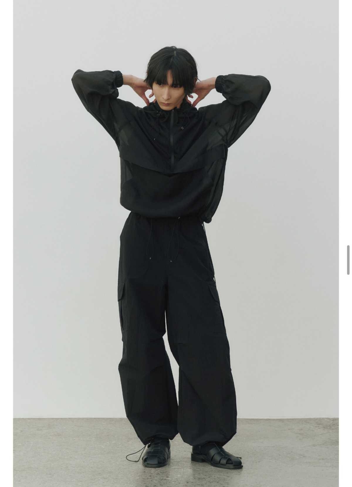黒コーデ オーバーサイズボトムスカーゴパンツ