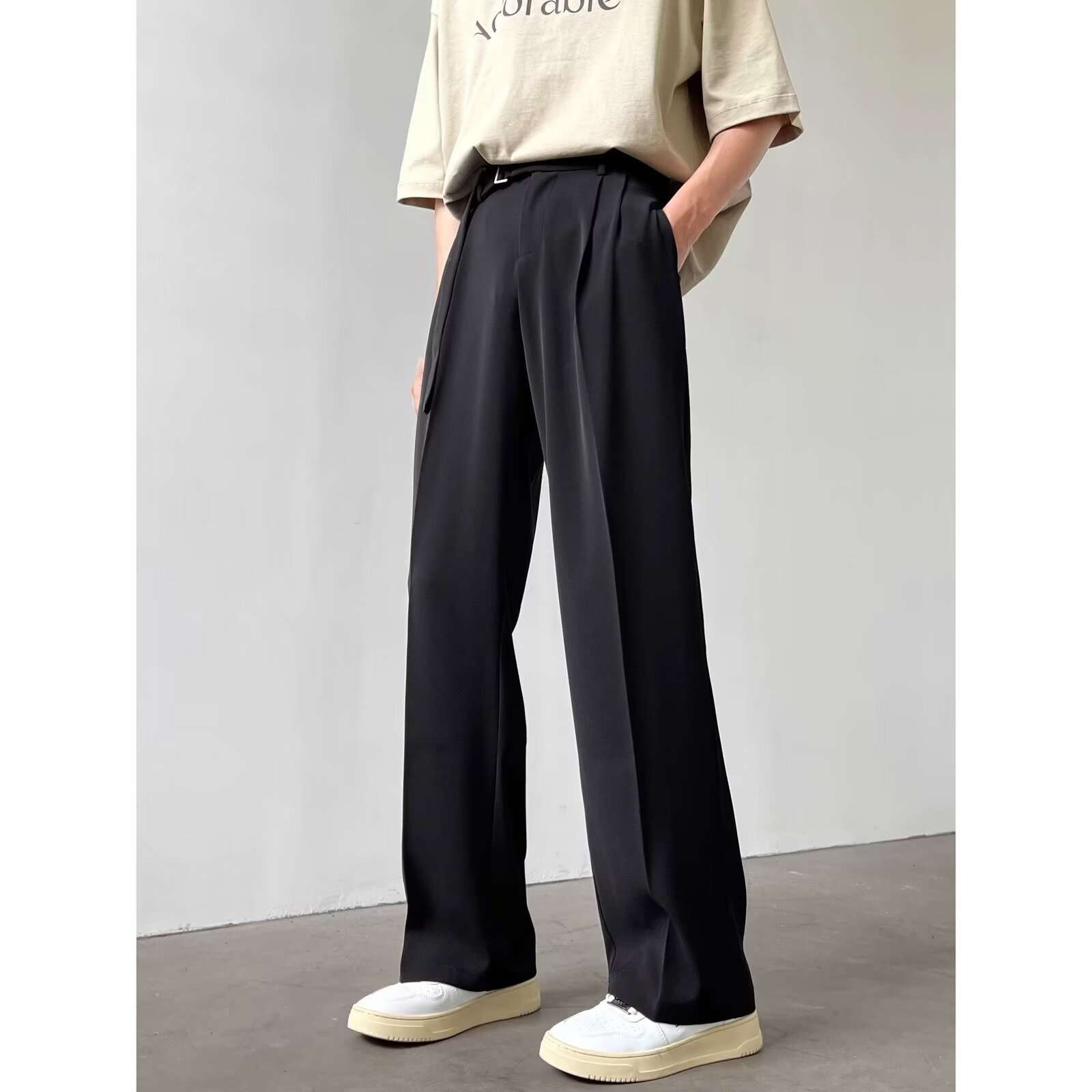 黒コーデ ハイウエストワイドレッグベルテッドパンツ