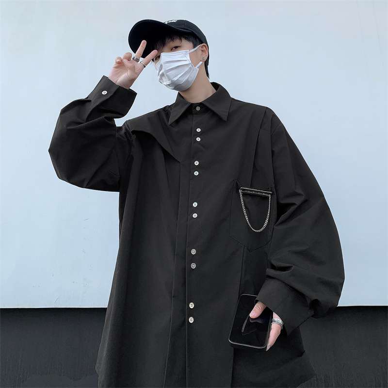 黒コーデ オーバーサイズチェーンポケット付きブラックシャツ