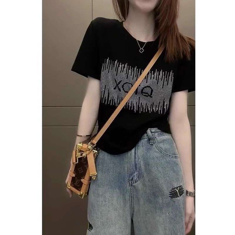 黒コーデ  XOAデザイン グラフィックTシャツ