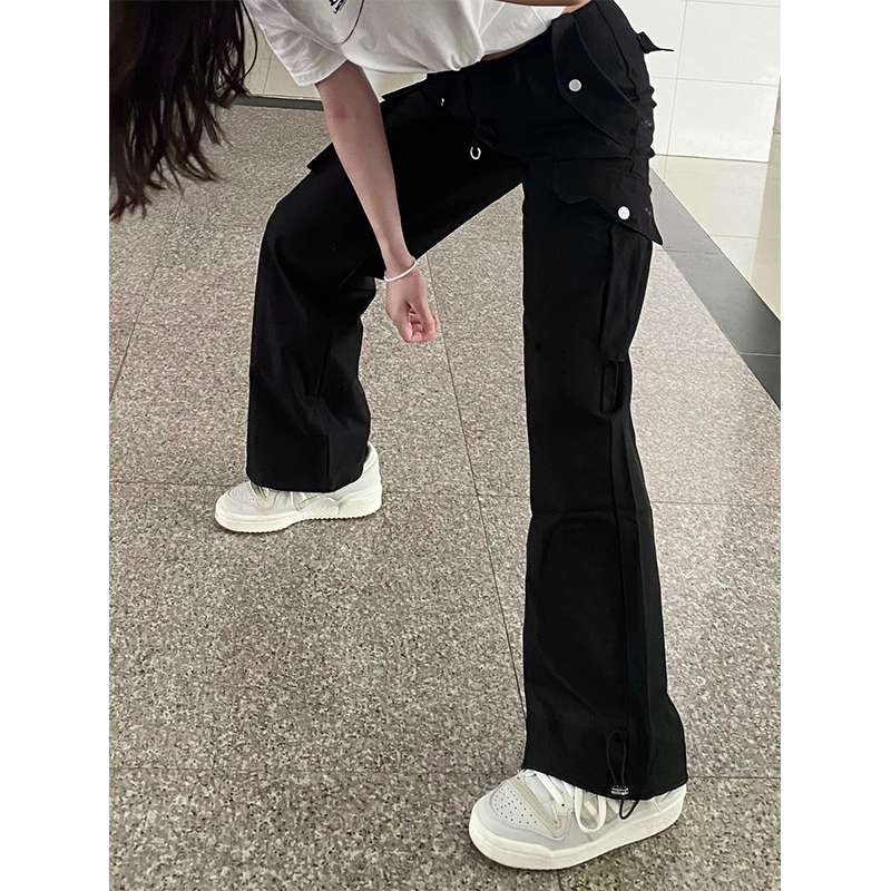 黒コーデ マルチポケット ワイドレッグ カーゴパンツ