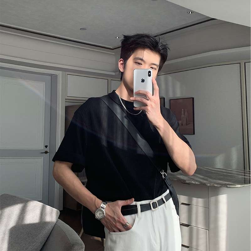黒コーデ モノトーンスタイリッシュTシャツ