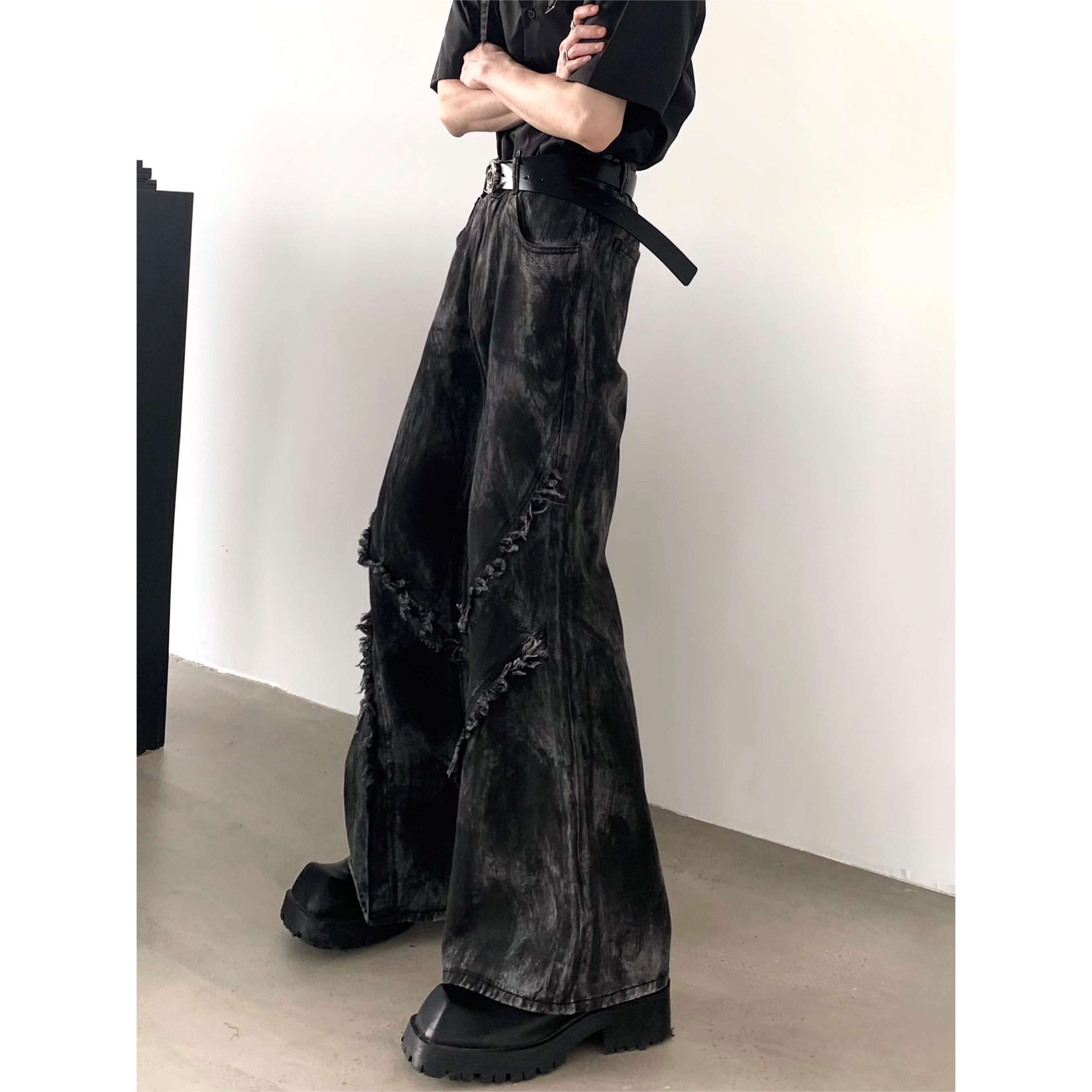 黒コーデ ヴィンテージ風ダメージ加工ワイドデニムパンツ